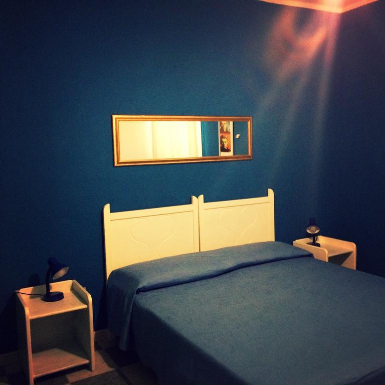 En Ville Bed And Breakfast Gonnesa Ruang foto