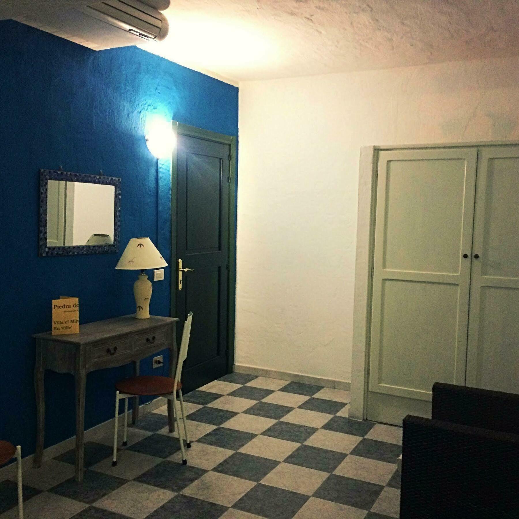 En Ville Bed And Breakfast Gonnesa Bagian luar foto
