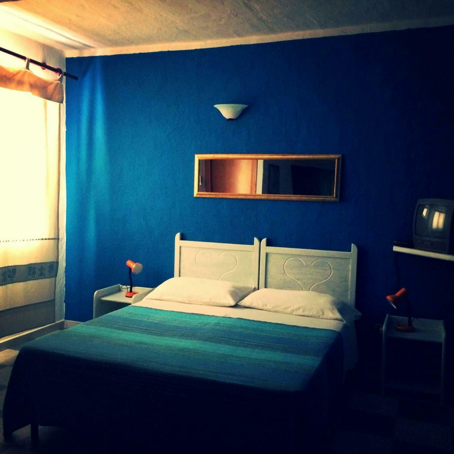 En Ville Bed And Breakfast Gonnesa Bagian luar foto