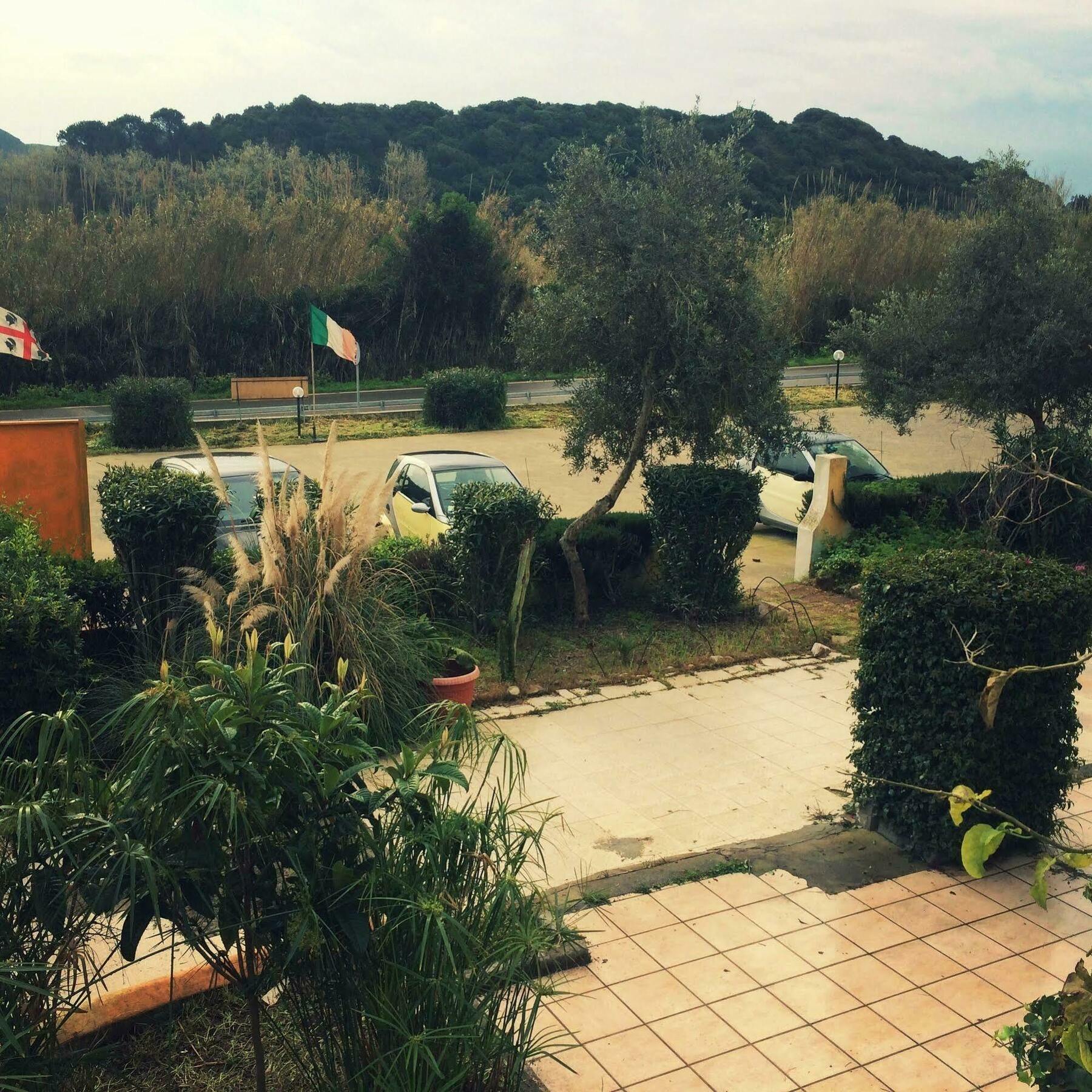 En Ville Bed And Breakfast Gonnesa Bagian luar foto