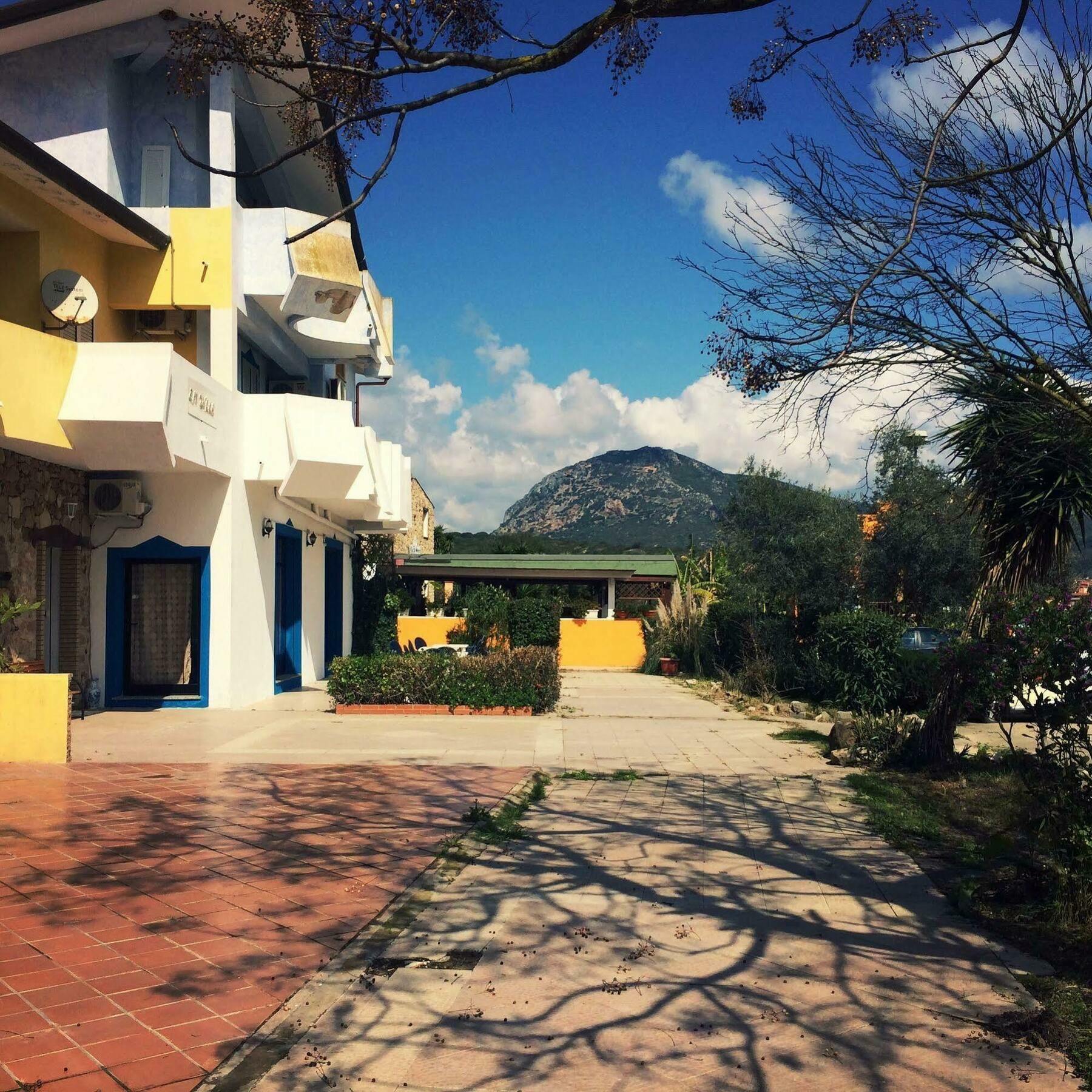 En Ville Bed And Breakfast Gonnesa Bagian luar foto